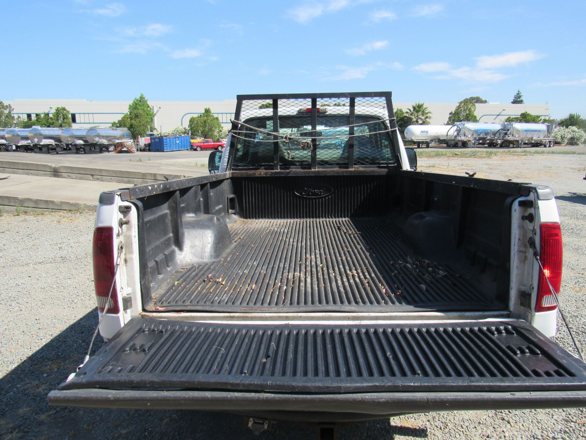 2001 Ford F-250, Reg Cab, 2WD, 5.4L V8 Gas Eng., Lic. 8E17080, VIN: 1FTNF20LX1EB70994, Milleage - Image 5 of 9