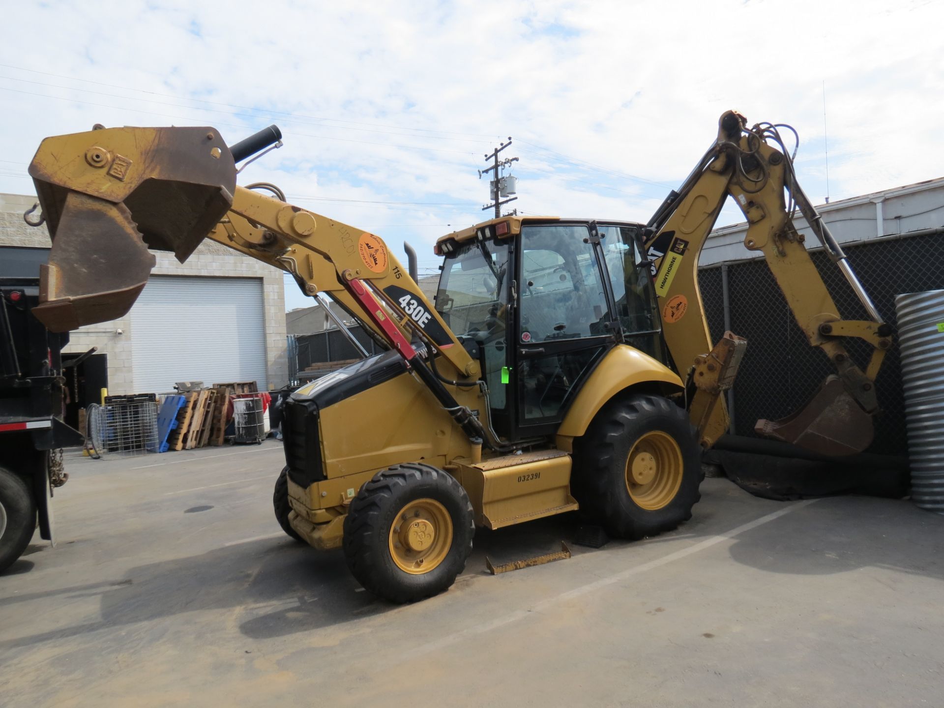 2011 CATERPILLAR 430E SKIP LOADER BACKHOE, ENCLOSED CAB, AIR CONDITIONED, HOURS 2,929 (THIS LOT WILL - Image 3 of 39