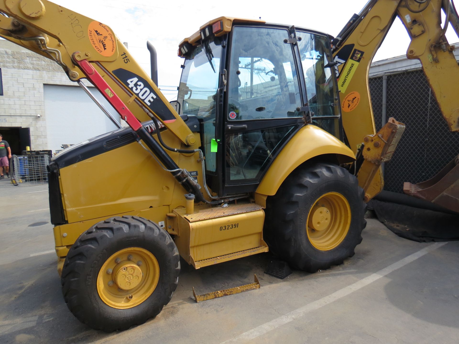 2011 CATERPILLAR 430E SKIP LOADER BACKHOE, ENCLOSED CAB, AIR CONDITIONED, HOURS 2,929 (THIS LOT WILL - Image 5 of 39