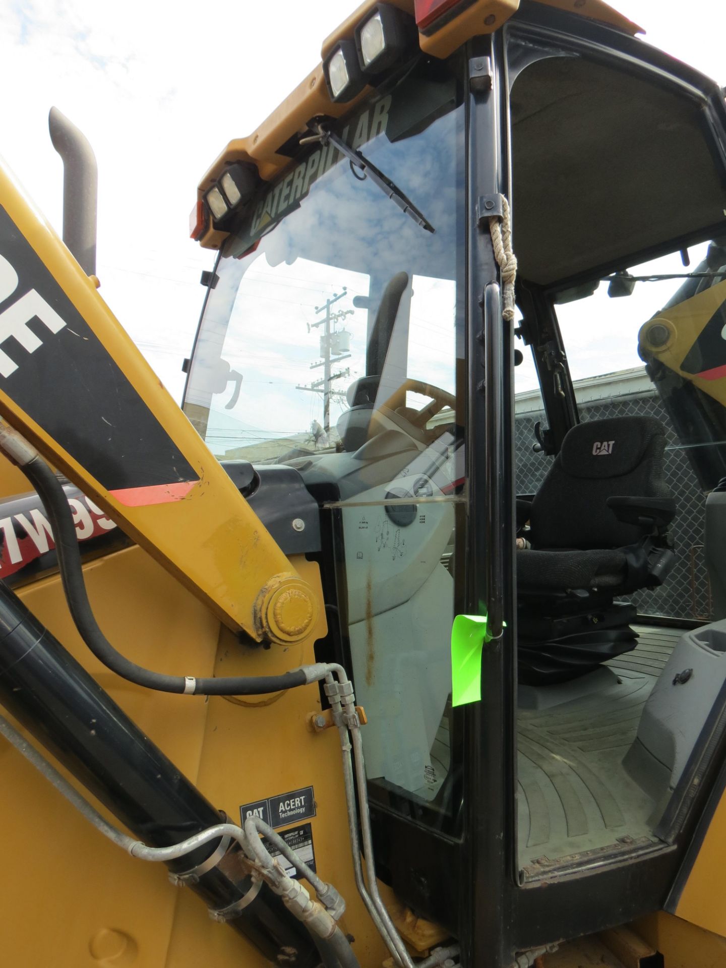 2011 CATERPILLAR 430E SKIP LOADER BACKHOE, ENCLOSED CAB, AIR CONDITIONED, HOURS 2,929 (THIS LOT WILL - Image 15 of 39