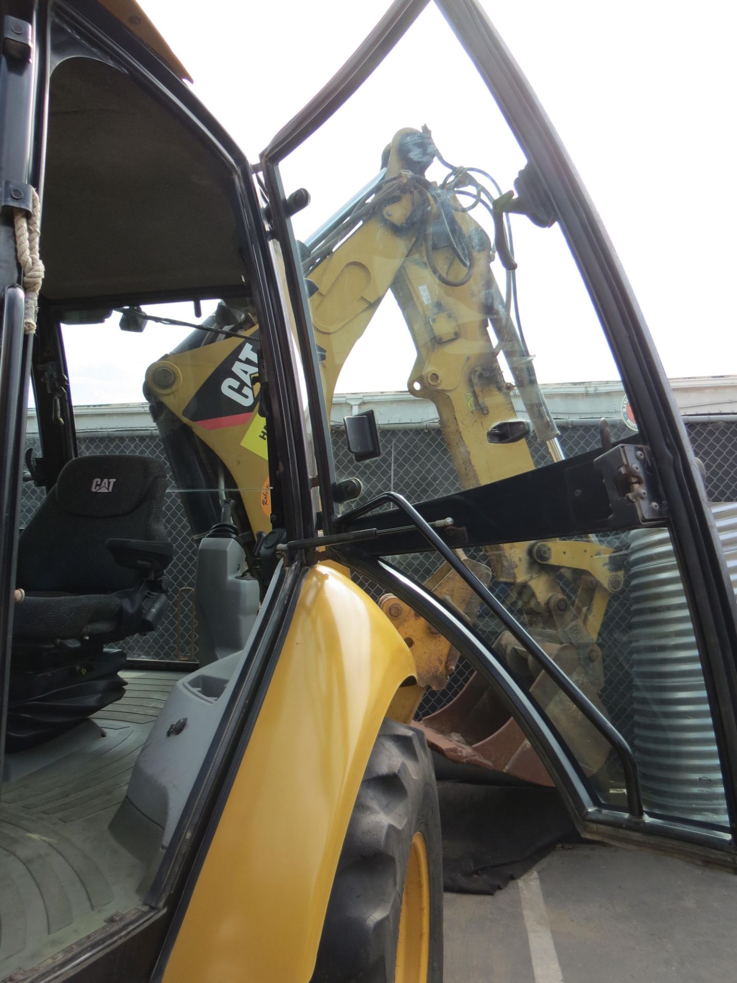 2011 CATERPILLAR 430E SKIP LOADER BACKHOE, ENCLOSED CAB, AIR CONDITIONED, HOURS 2,929 (THIS LOT WILL - Image 13 of 39