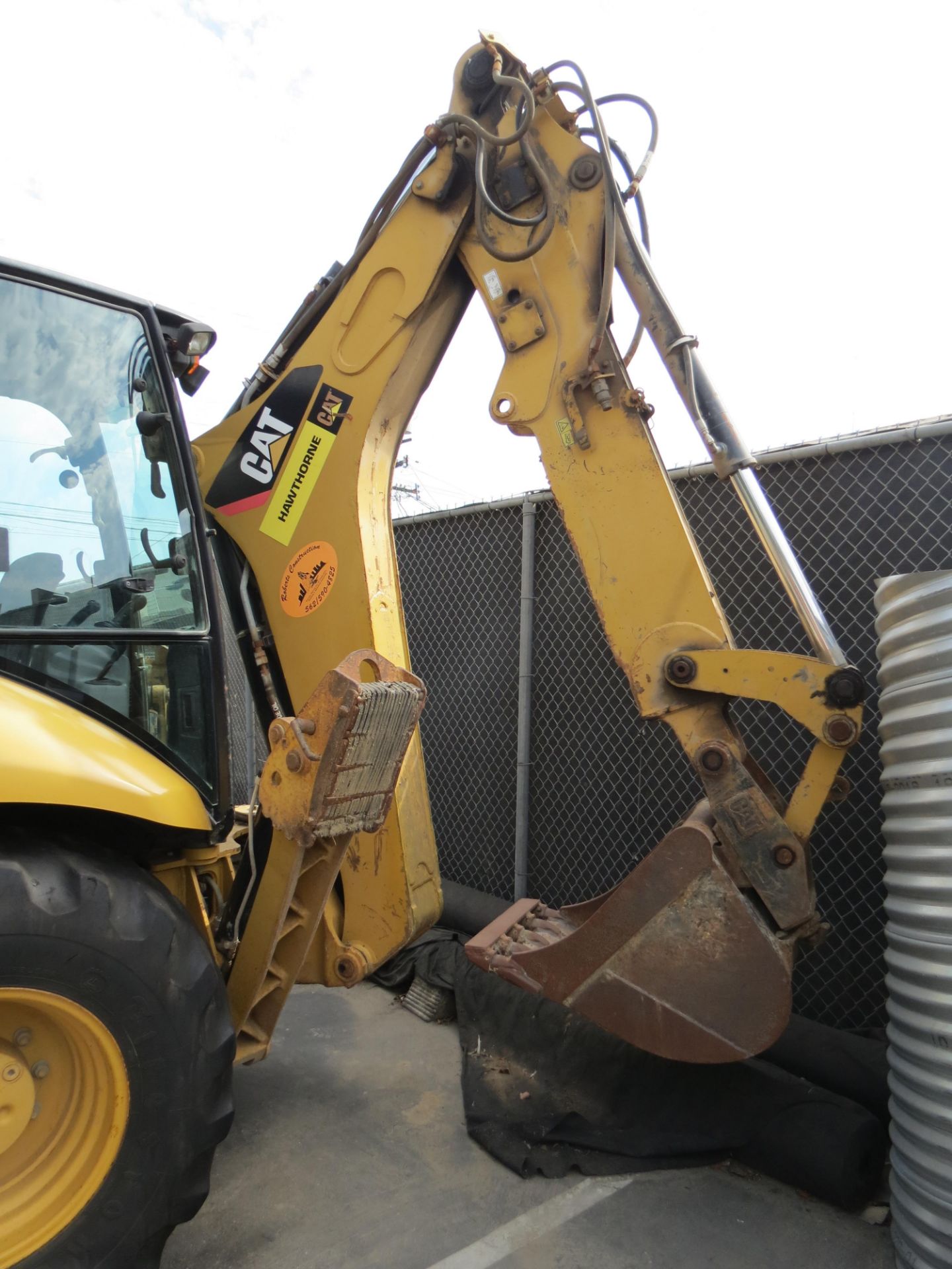 2011 CATERPILLAR 430E SKIP LOADER BACKHOE, ENCLOSED CAB, AIR CONDITIONED, HOURS 2,929 (THIS LOT WILL - Image 12 of 39