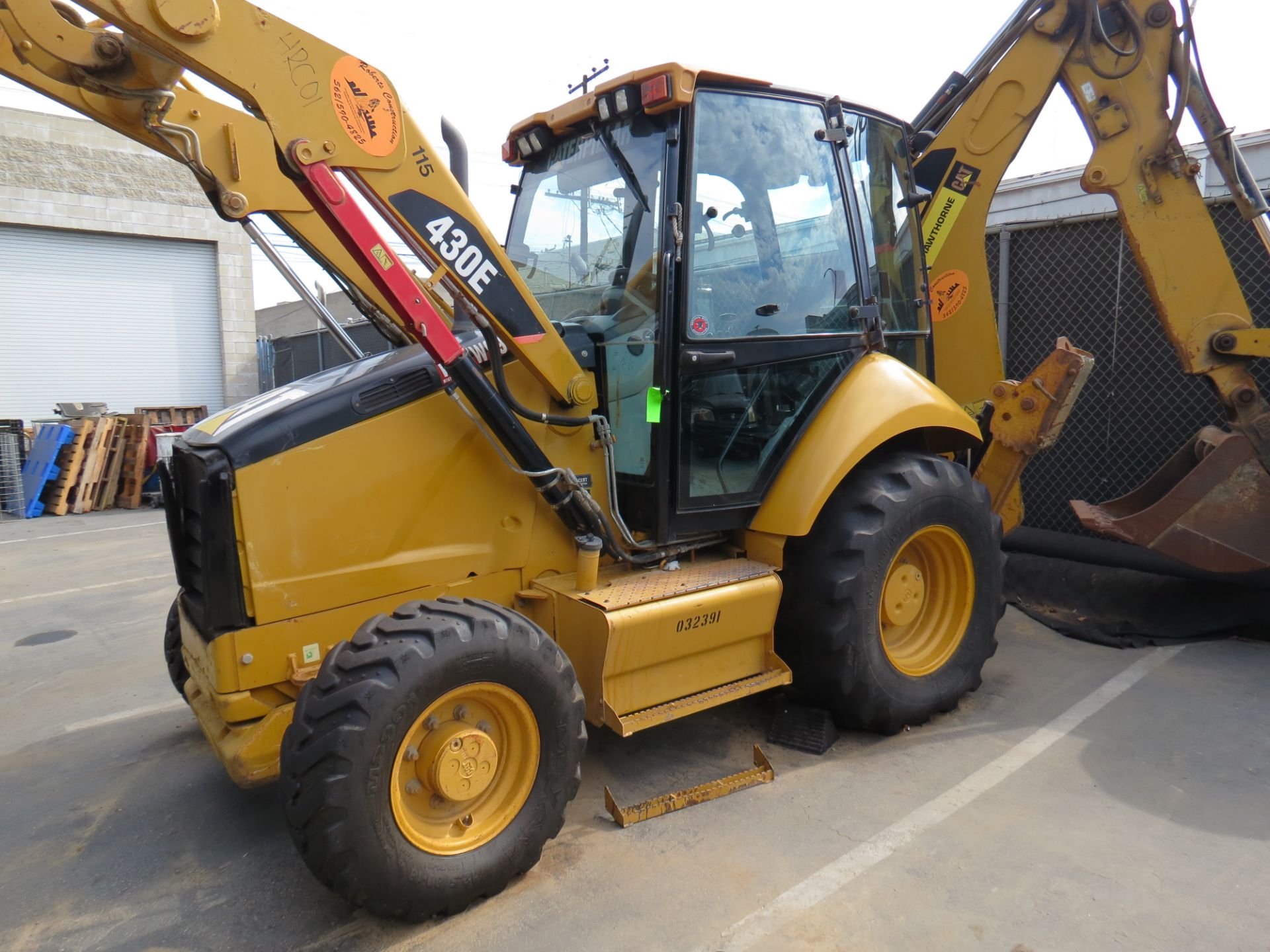 2011 CATERPILLAR 430E SKIP LOADER BACKHOE, ENCLOSED CAB, AIR CONDITIONED, HOURS 2,929 (THIS LOT WILL