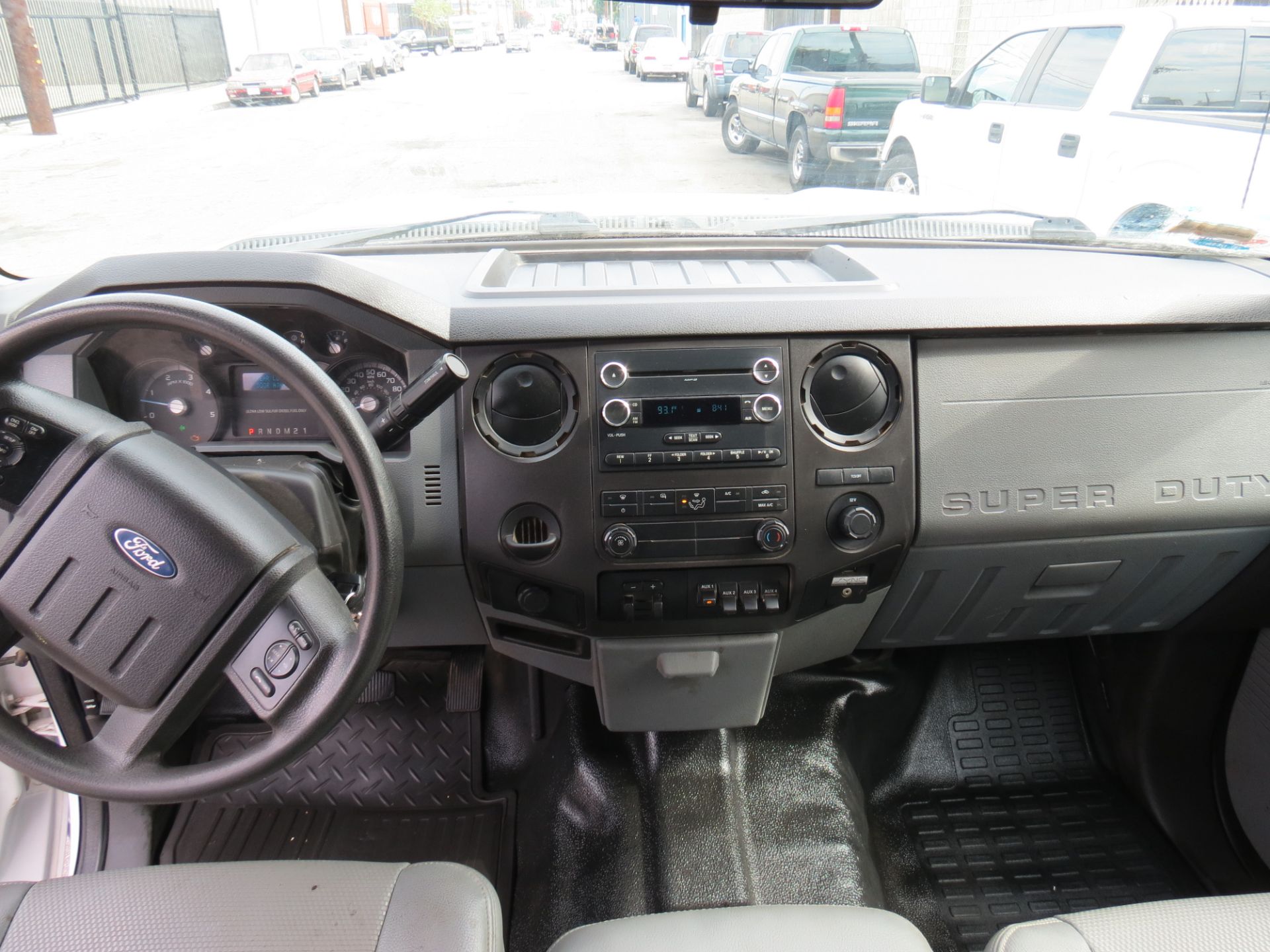 2015 Ford F-450 SUPER DUTY STAKE BED TRUCK, WITH LIFT GATE, SUPER CREW CAB , 6.7 POWER STROKE DIESEL - Image 15 of 34