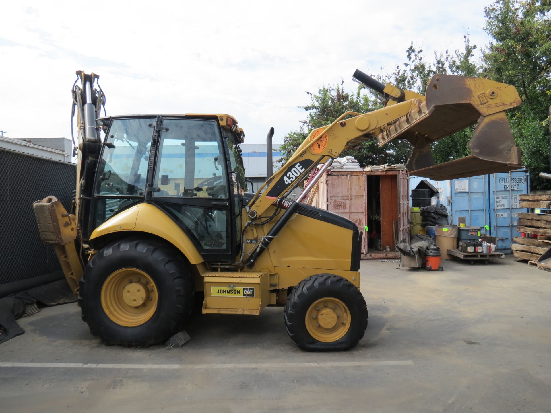 2011 CATERPILLAR 430E SKIP LOADER BACKHOE, ENCLOSED CAB, AIR CONDITIONED, HOURS 2,929 (THIS LOT WILL - Image 2 of 39