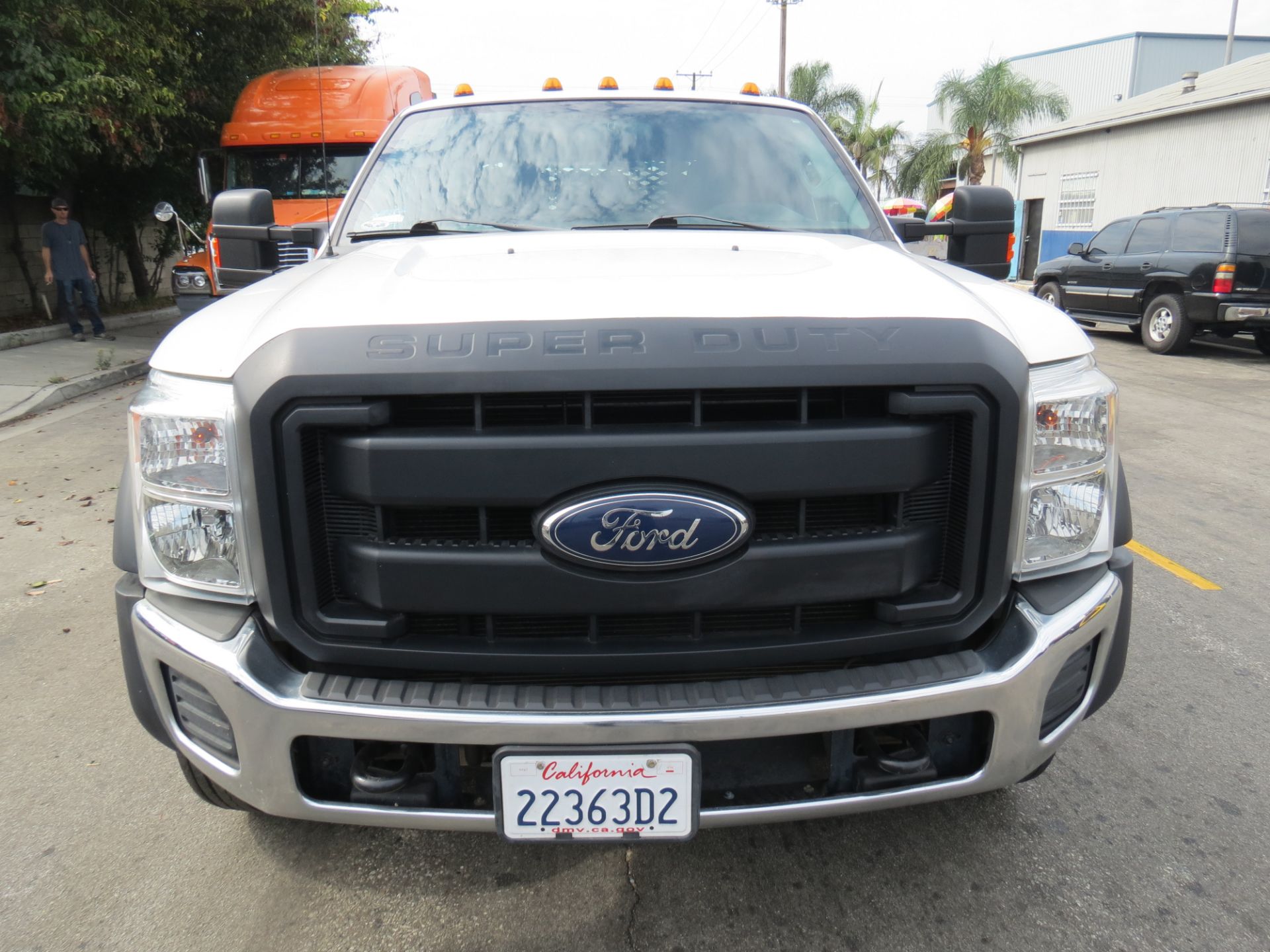 2015 Ford F-450 SUPER DUTY STAKE BED TRUCK, WITH LIFT GATE, SUPER CREW CAB , 6.7 POWER STROKE DIESEL - Image 3 of 34