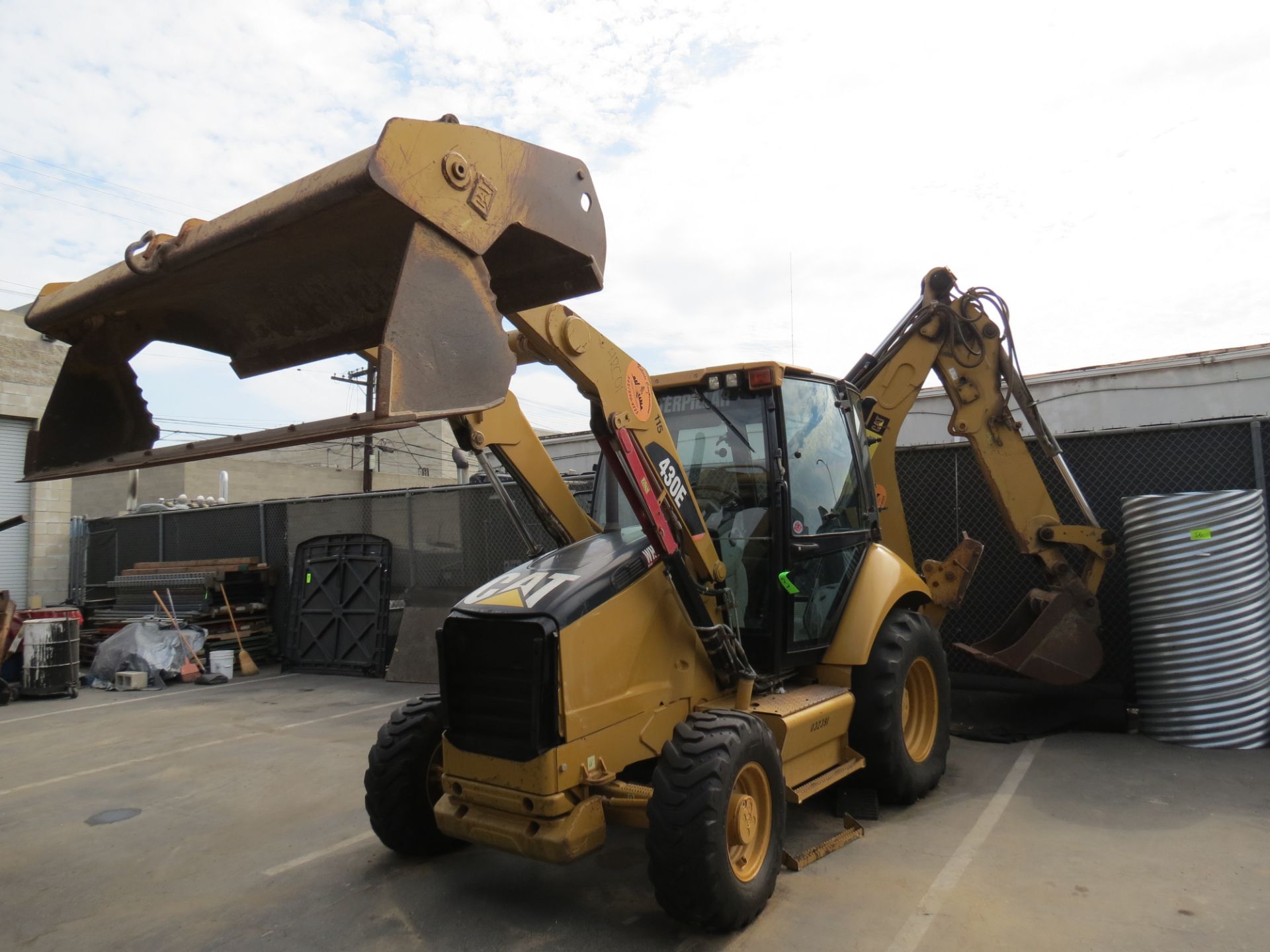 2011 CATERPILLAR 430E SKIP LOADER BACKHOE, ENCLOSED CAB, AIR CONDITIONED, HOURS 2,929 (THIS LOT WILL - Image 6 of 39