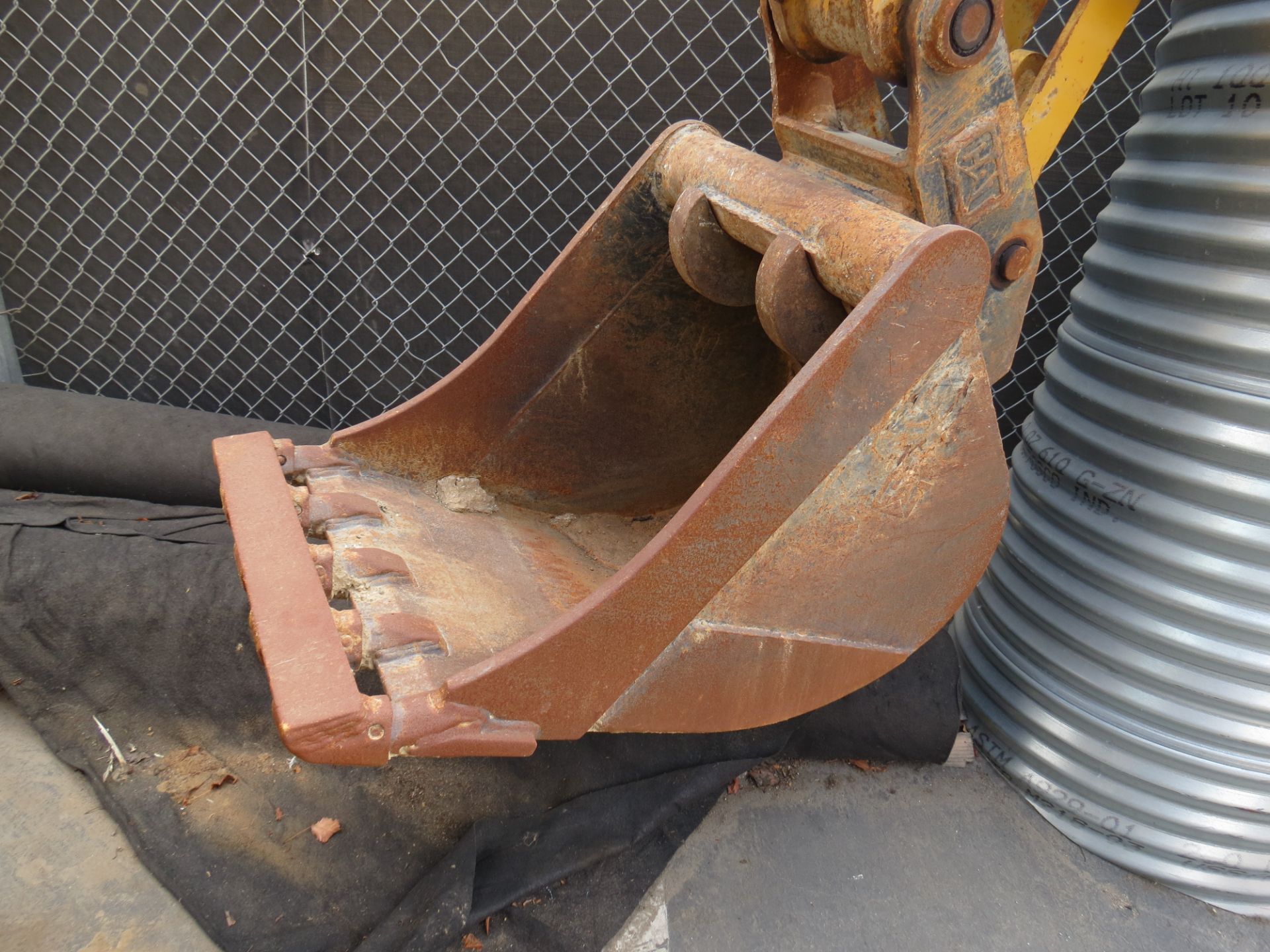 2011 CATERPILLAR 430E SKIP LOADER BACKHOE, ENCLOSED CAB, AIR CONDITIONED, HOURS 2,929 (THIS LOT WILL - Image 34 of 39