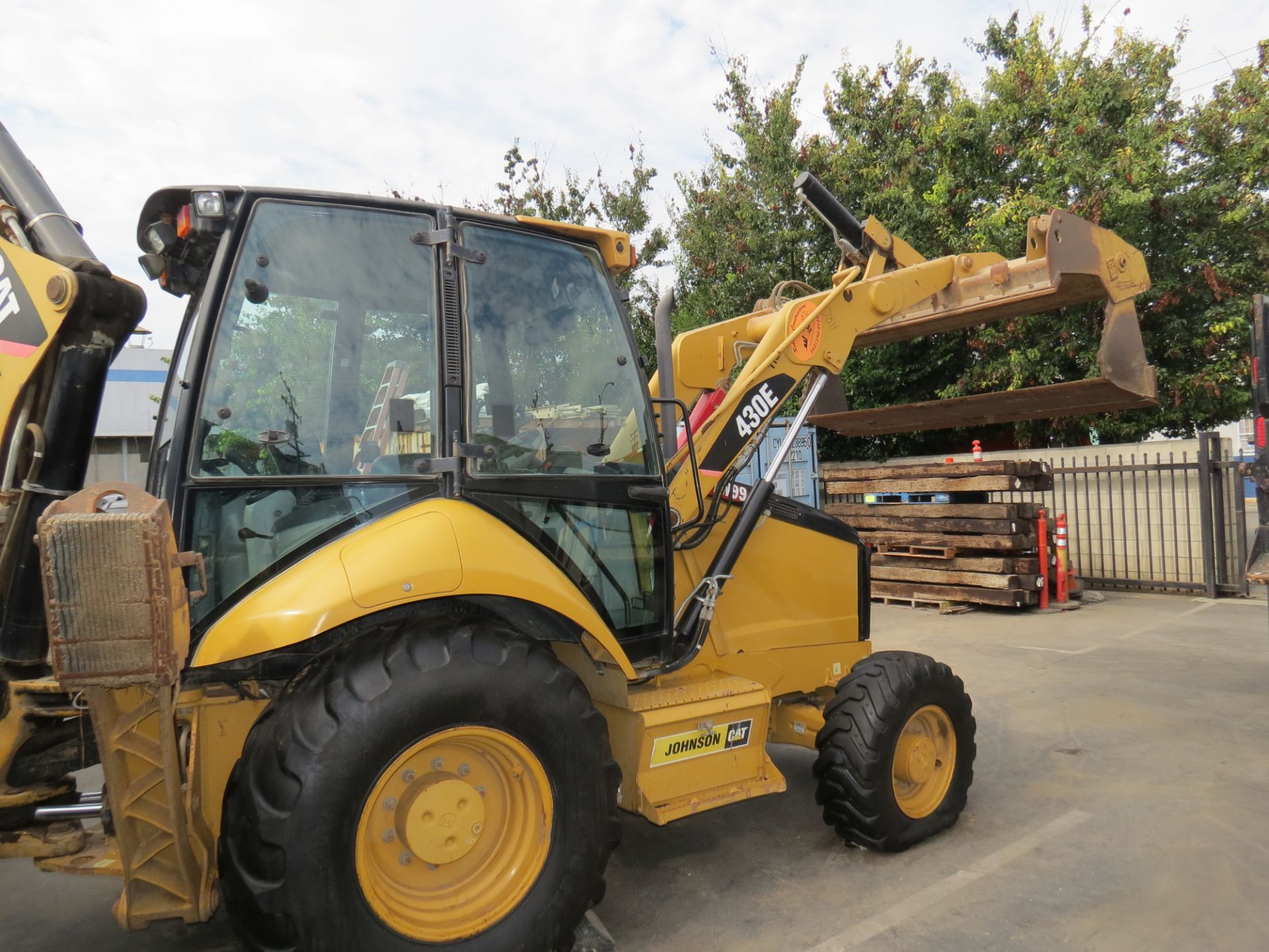 2011 CATERPILLAR 430E SKIP LOADER BACKHOE, ENCLOSED CAB, AIR CONDITIONED, HOURS 2,929 (THIS LOT WILL - Image 10 of 39