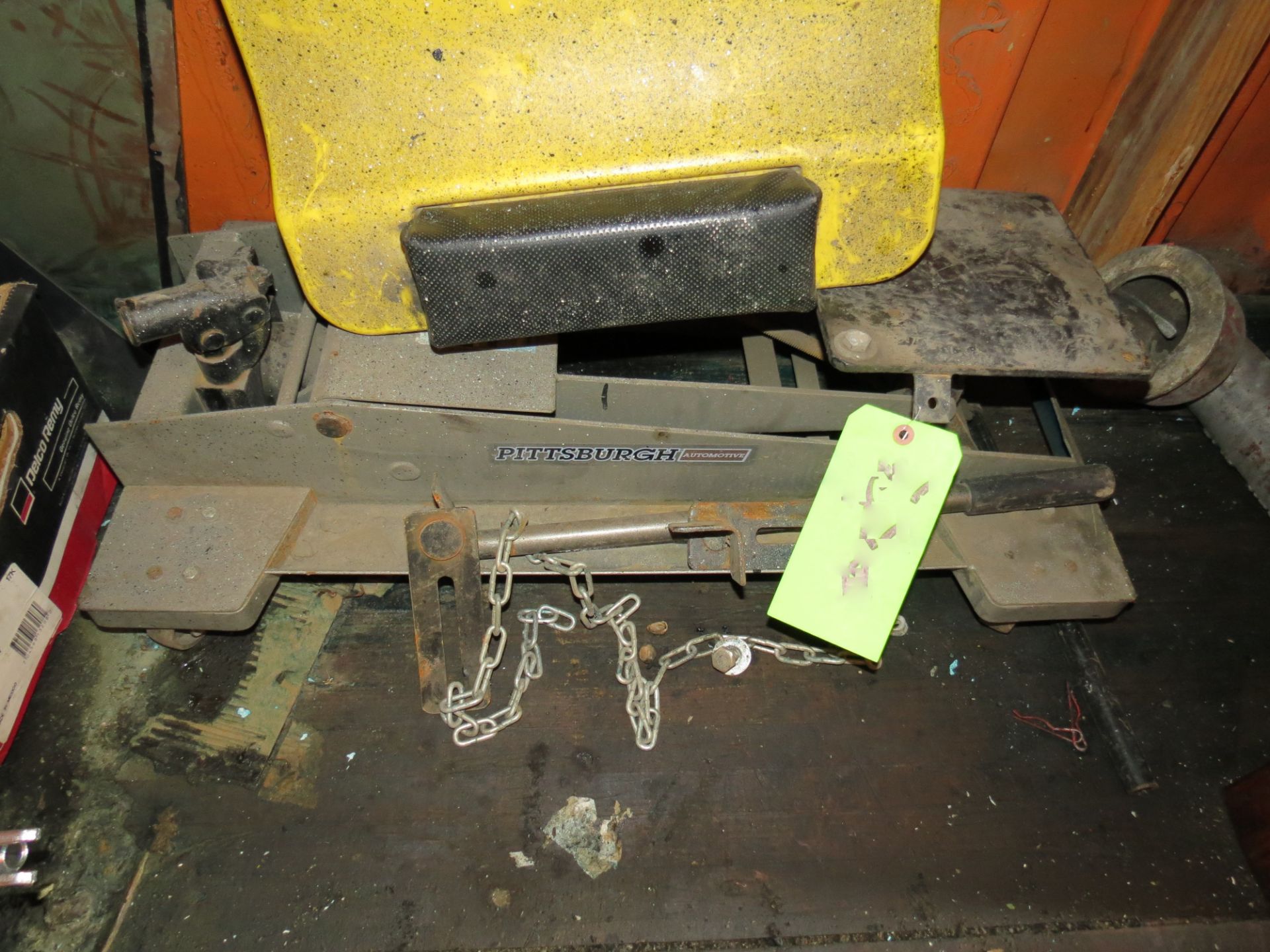 PITTSBURG 8K LBS CAP. TRANSMISSION FLOOR JACK & CAT CREEPER UNDER VEHICLE MECHANICS TOOL - Image 2 of 2