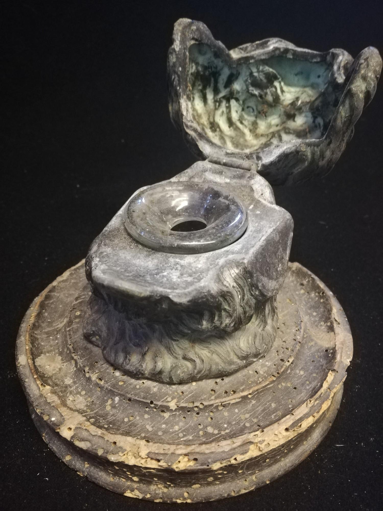 Antique inkwell in the form of a dogs head with glass eyes & clear glass inkwell - Image 2 of 4