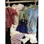 Quantity of vintage children's clothes (21 items)