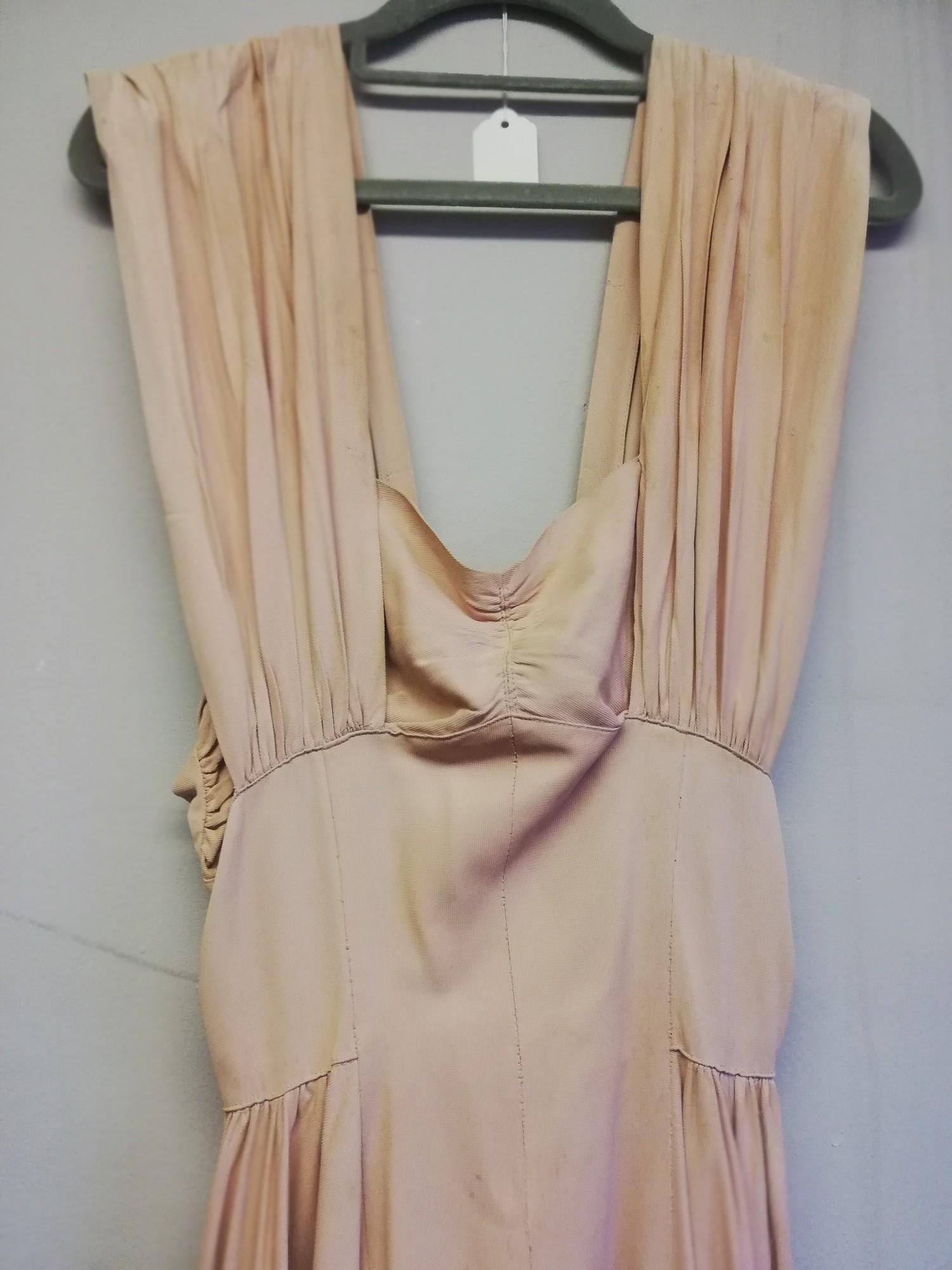 Ladies 1940's peach sleeveless dress - Image 2 of 3