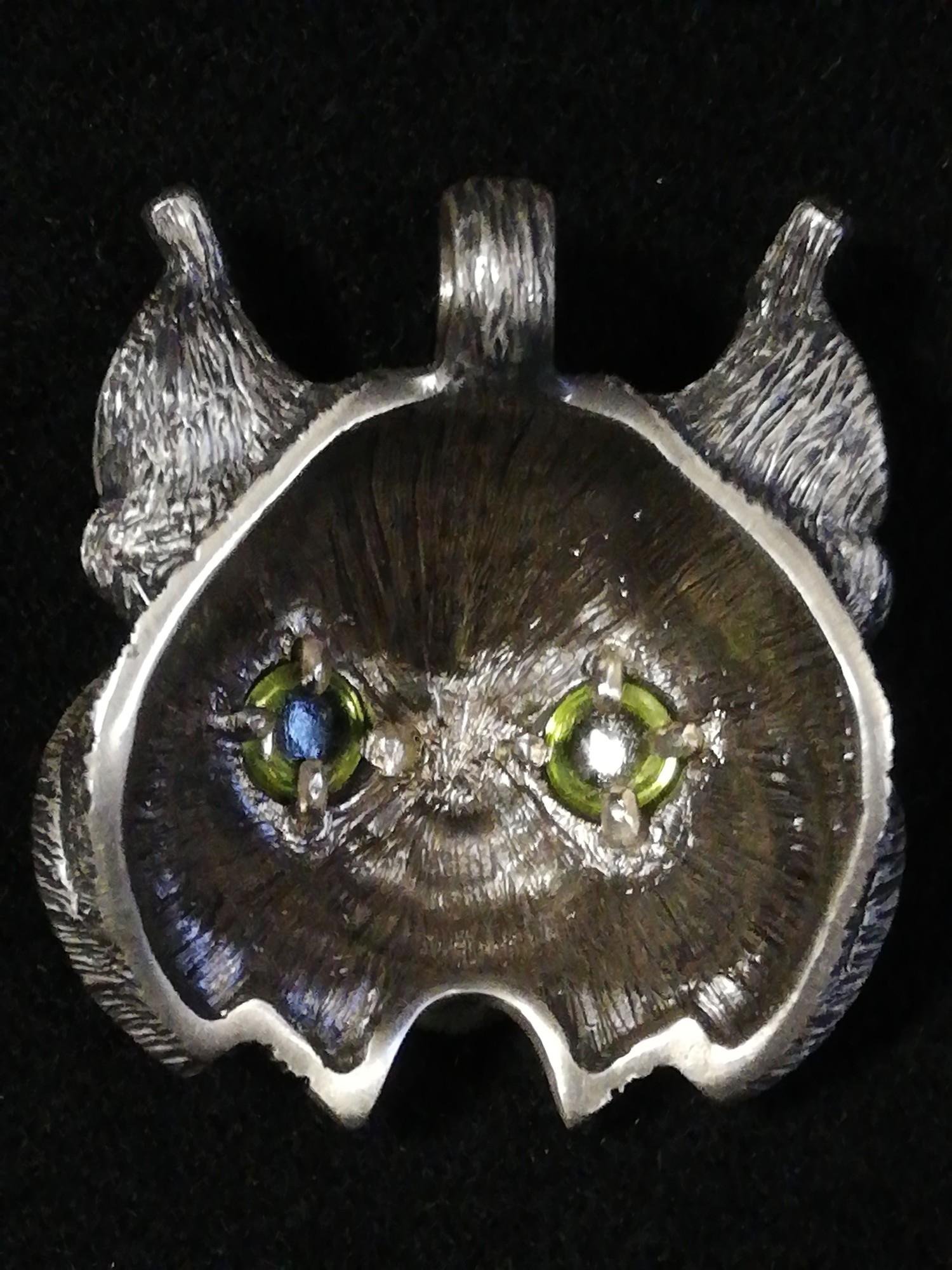 Argent Aqua Jewellery by Adrian Ashley unusual silver lynx pendant set with peridot eyes - Image 2 of 2