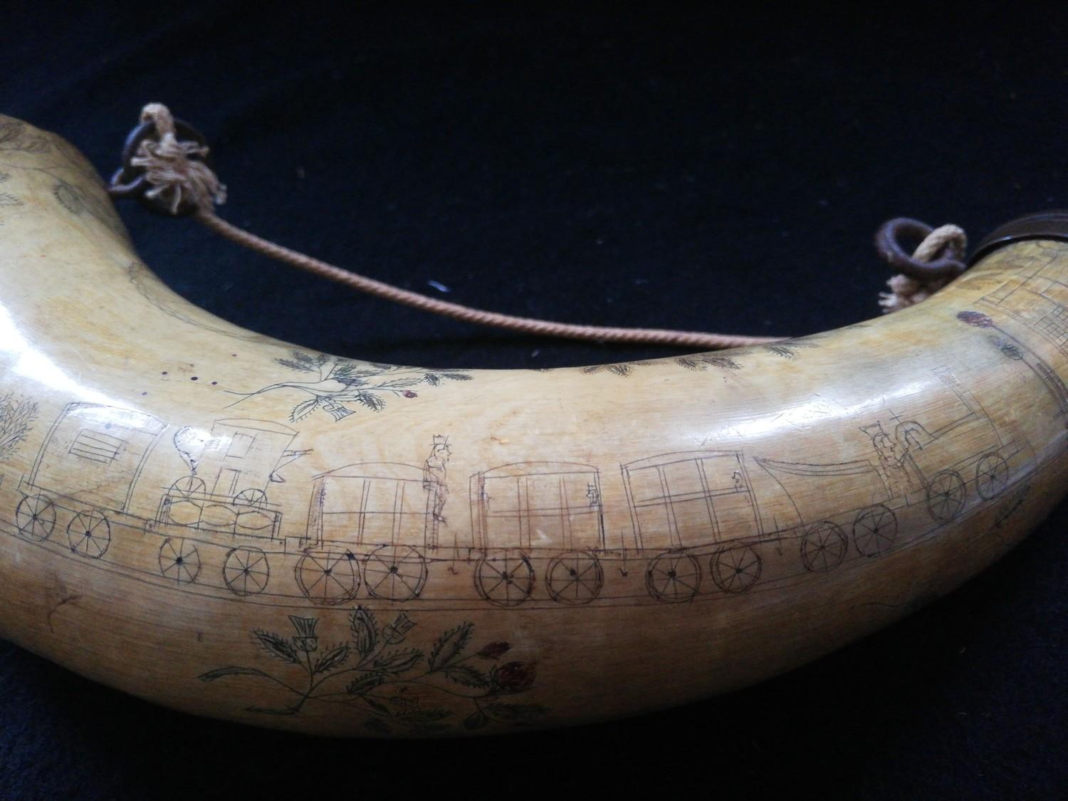 American folk art horn powder flask being profusely decorated with naive depictions of 3 ships etc - Image 7 of 9