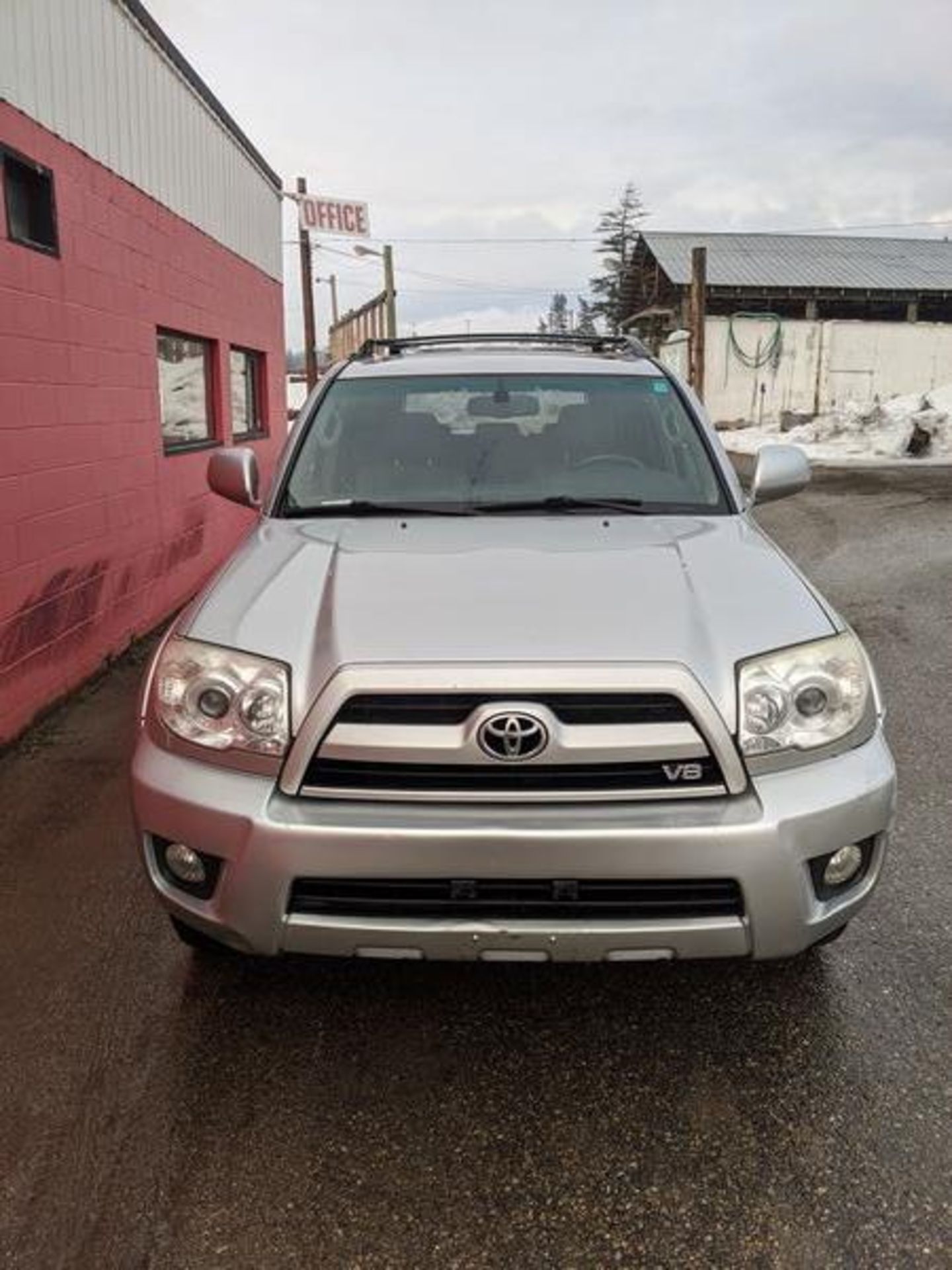 2007 Toyota 4Runner Limited V8, 4X4 with 239,000 kms - Image 2 of 3