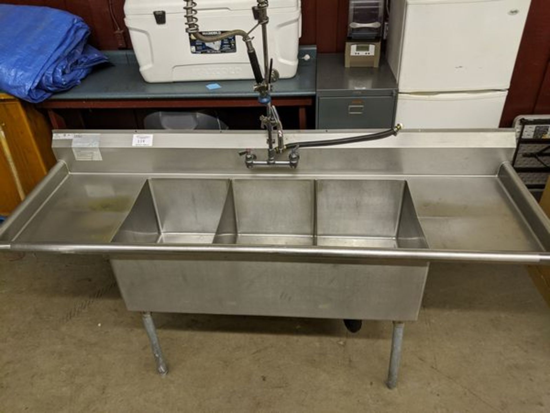 3 Well Stainless Steel Sink with Left and Right Run Offs and Wash Wand