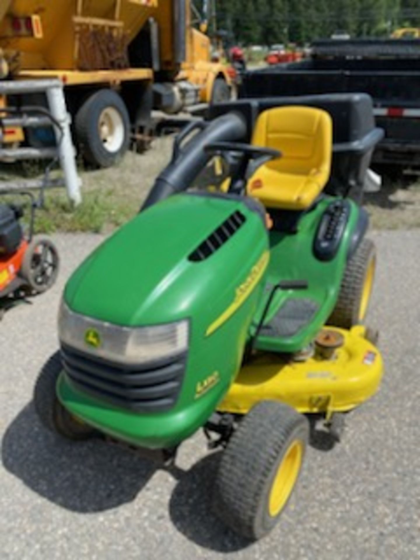 John Deere Model L130 Lawn Tractor. 390 Hours - Image 4 of 4