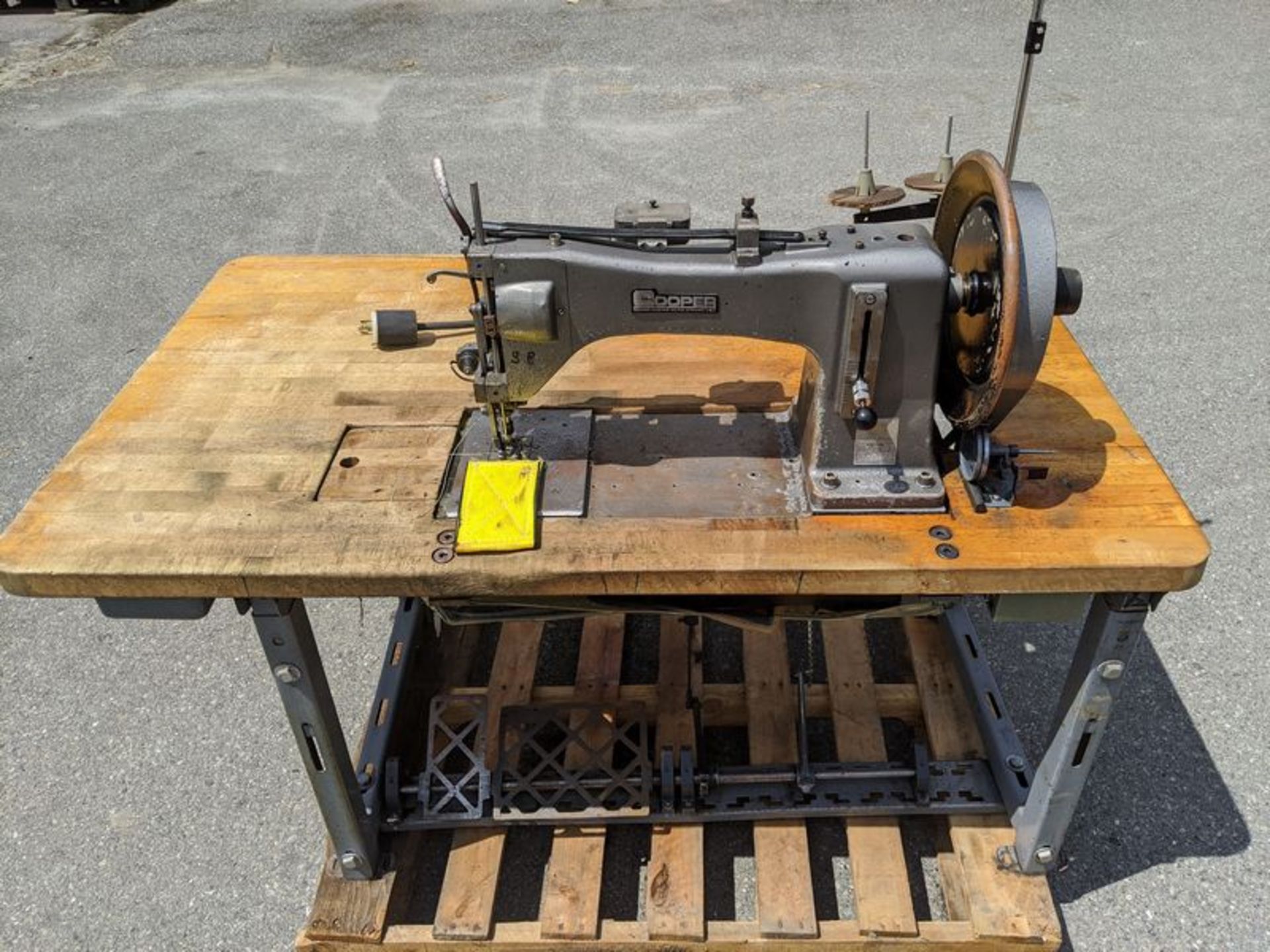 Cooper Special Model 7000 Heavy Duty Tarp Leather Sewing Machine