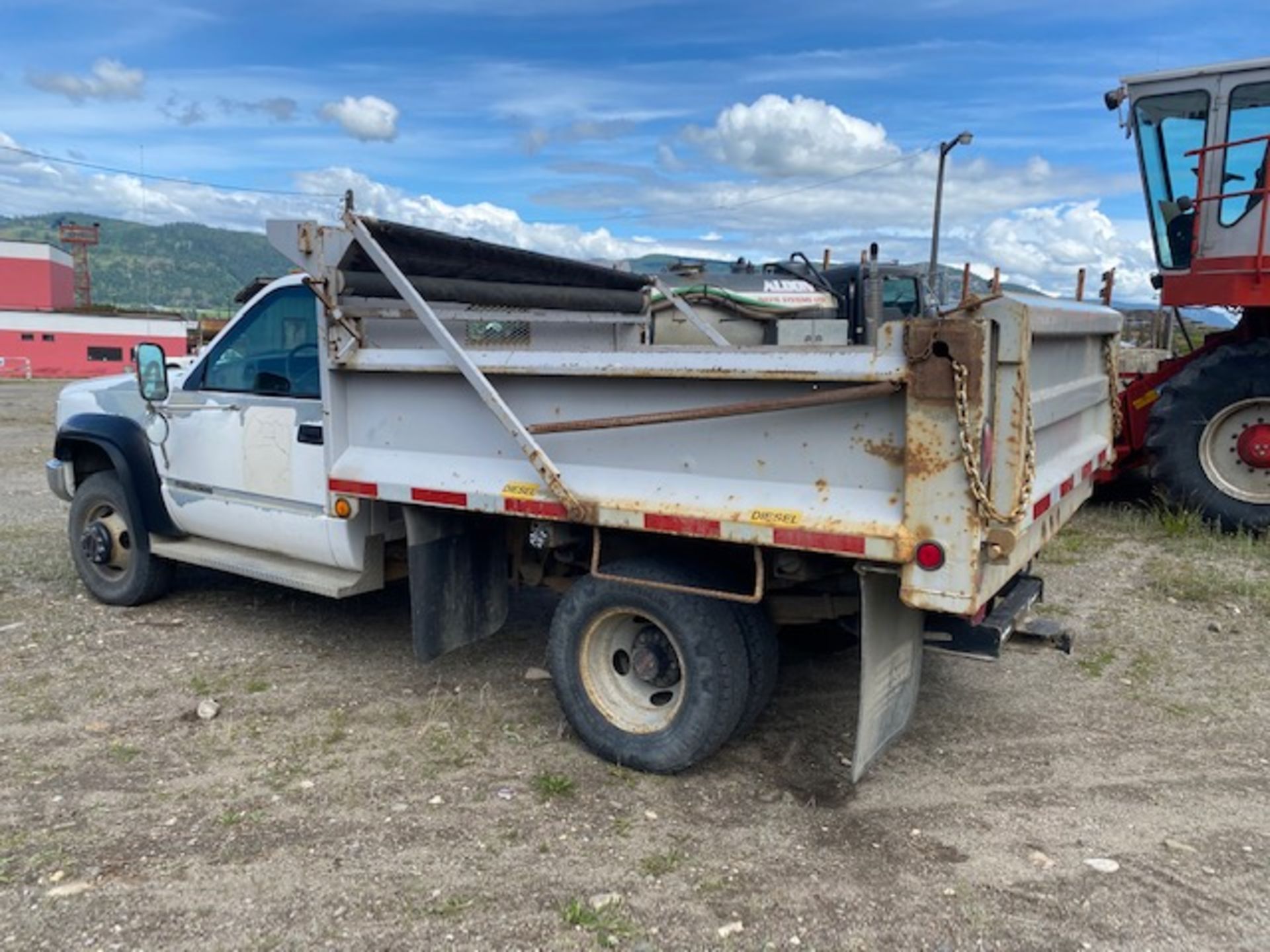 1998 GMC 3500 Truck with Dump Box. 6.5 Ltr Engine, Approx 109,939 KMS - Image 2 of 4