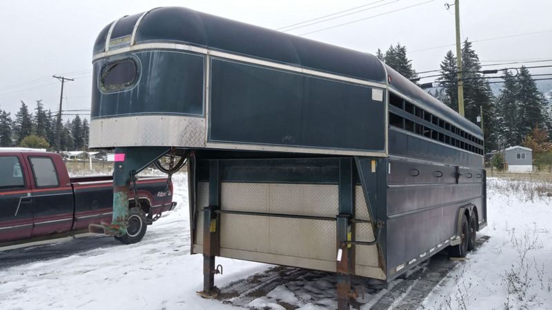 1997 Southland Stock Trailer with Vacuum Over Hydraulic Brakes. Hasnt been pulled in 10 years