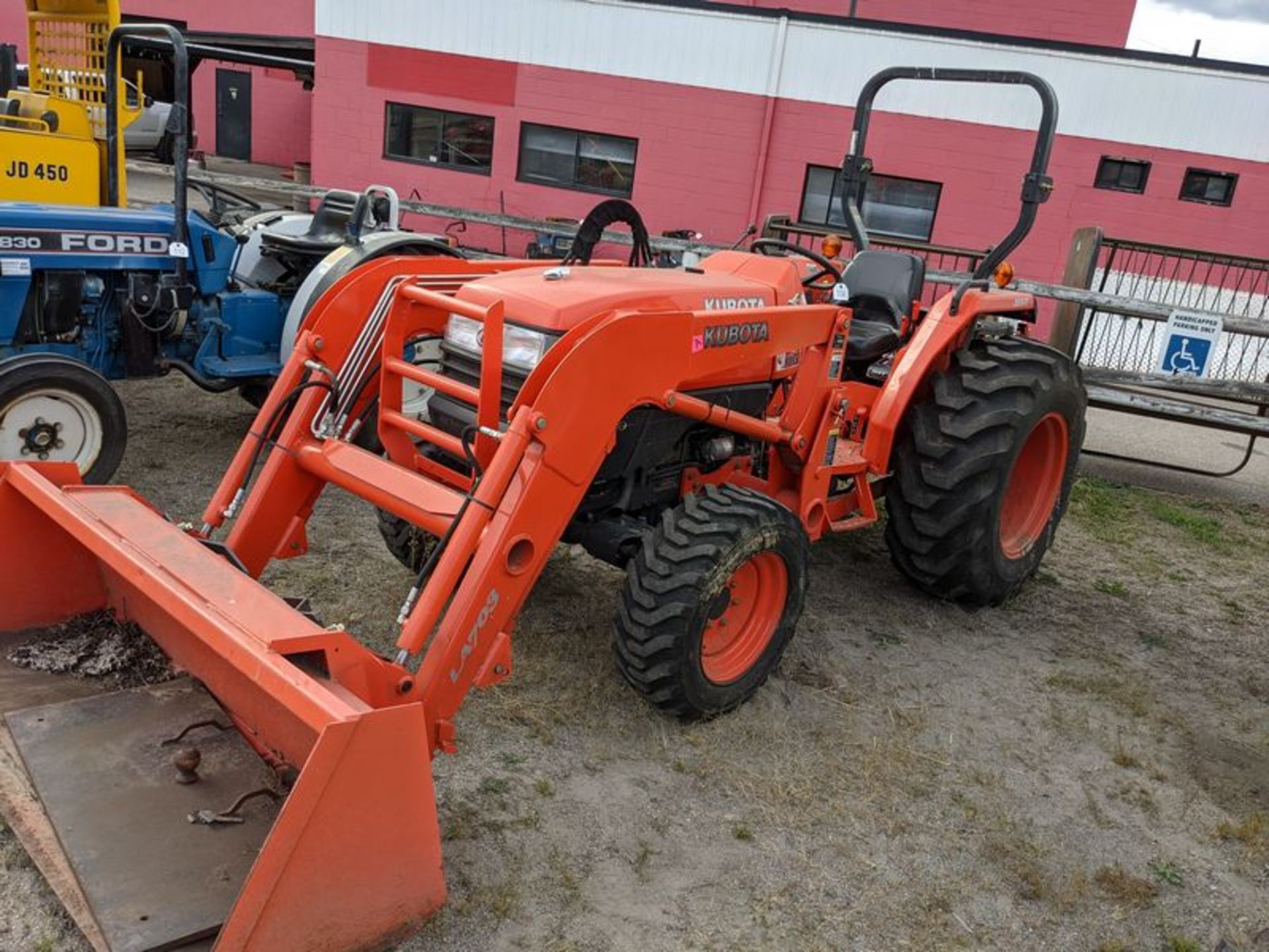 Kubota L4400 4WD With Front End Loader, 102 Hours - Image 2 of 2