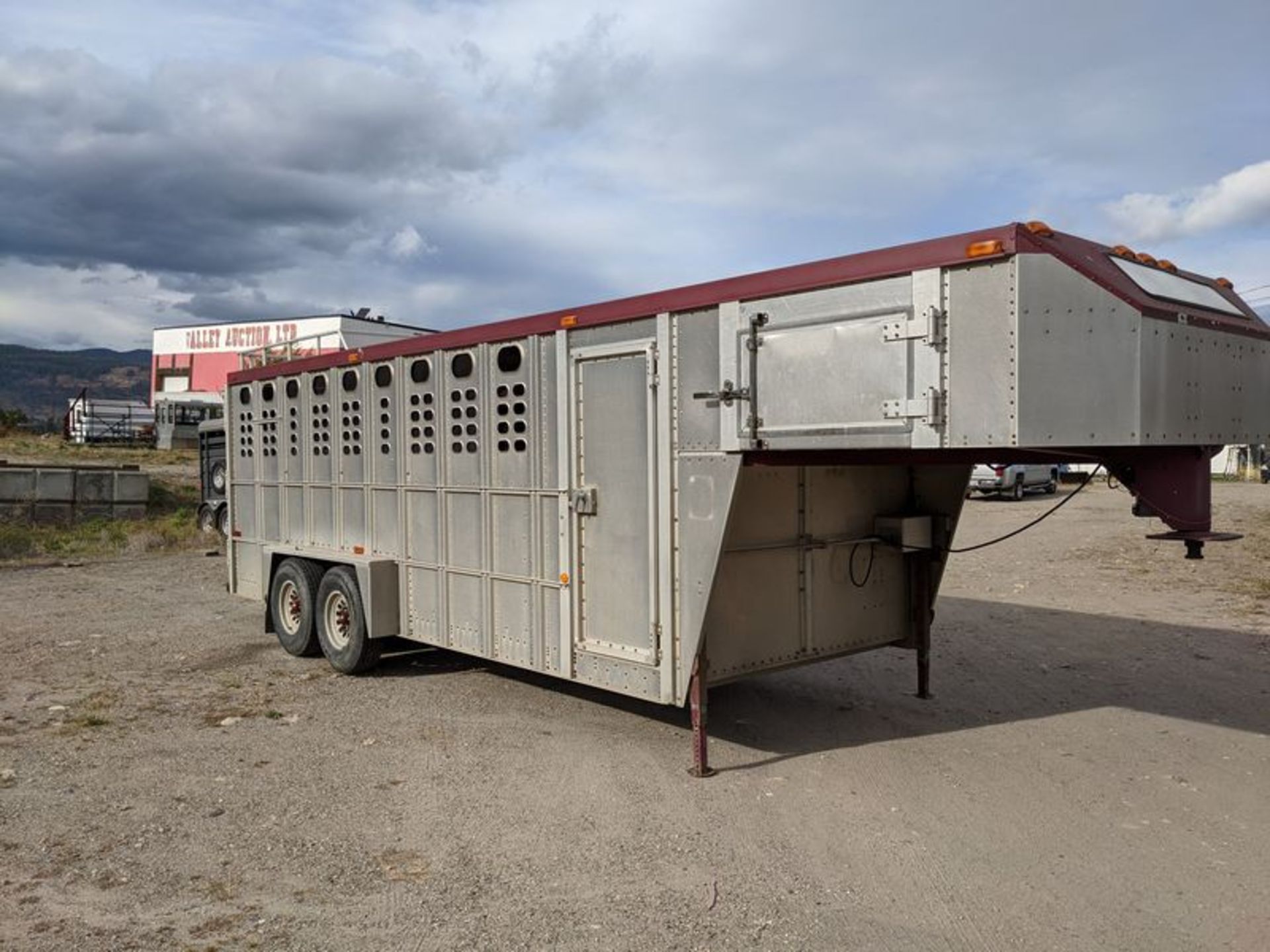 1991 Wilson Tandem Axel Stock Trailer - Image 2 of 2