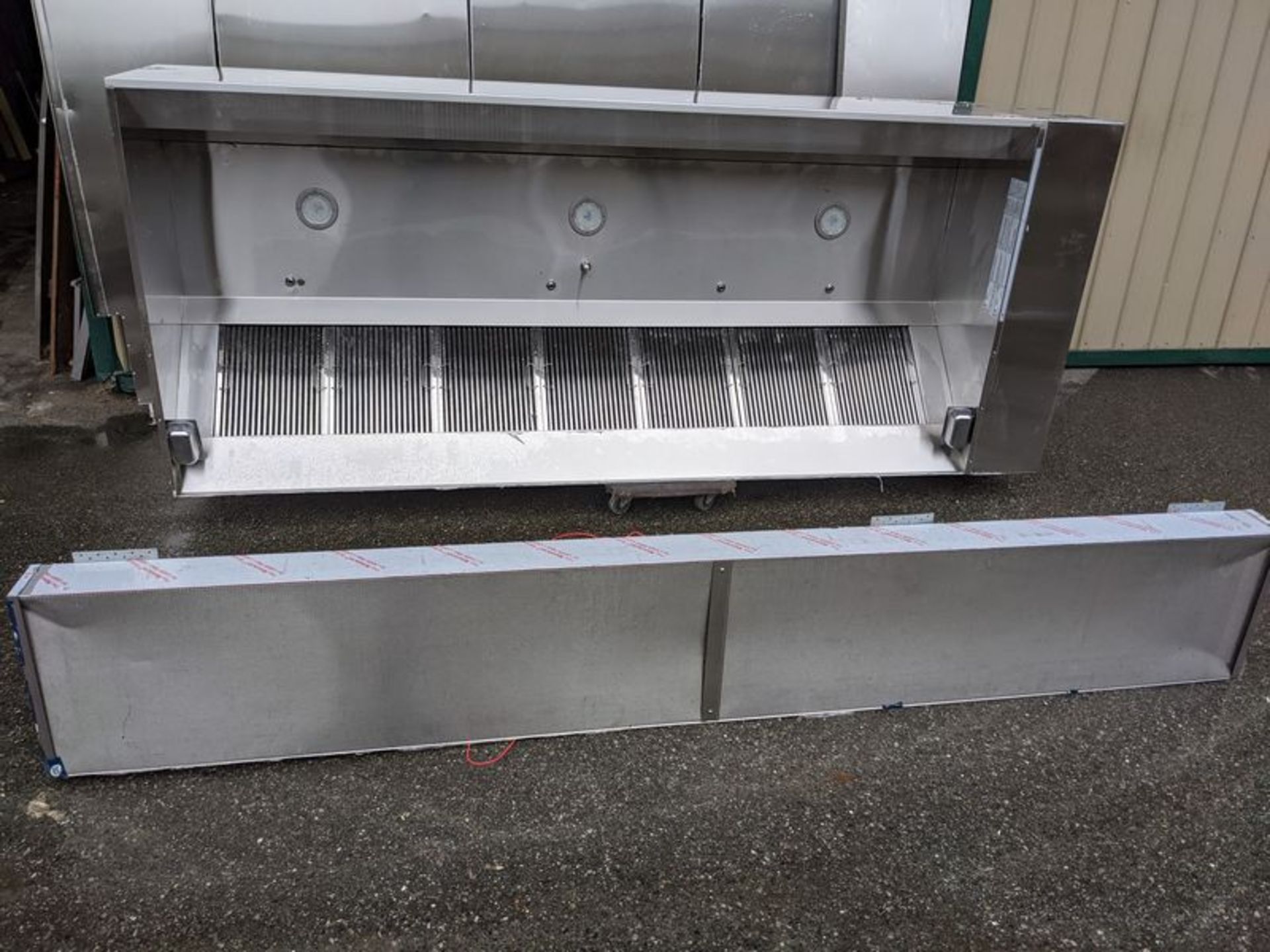 Captive Air 10 Foot Stainless Steel Canopy with Fire Suppression Make Up Air, Backsplash & Fan - Bild 2 aus 5