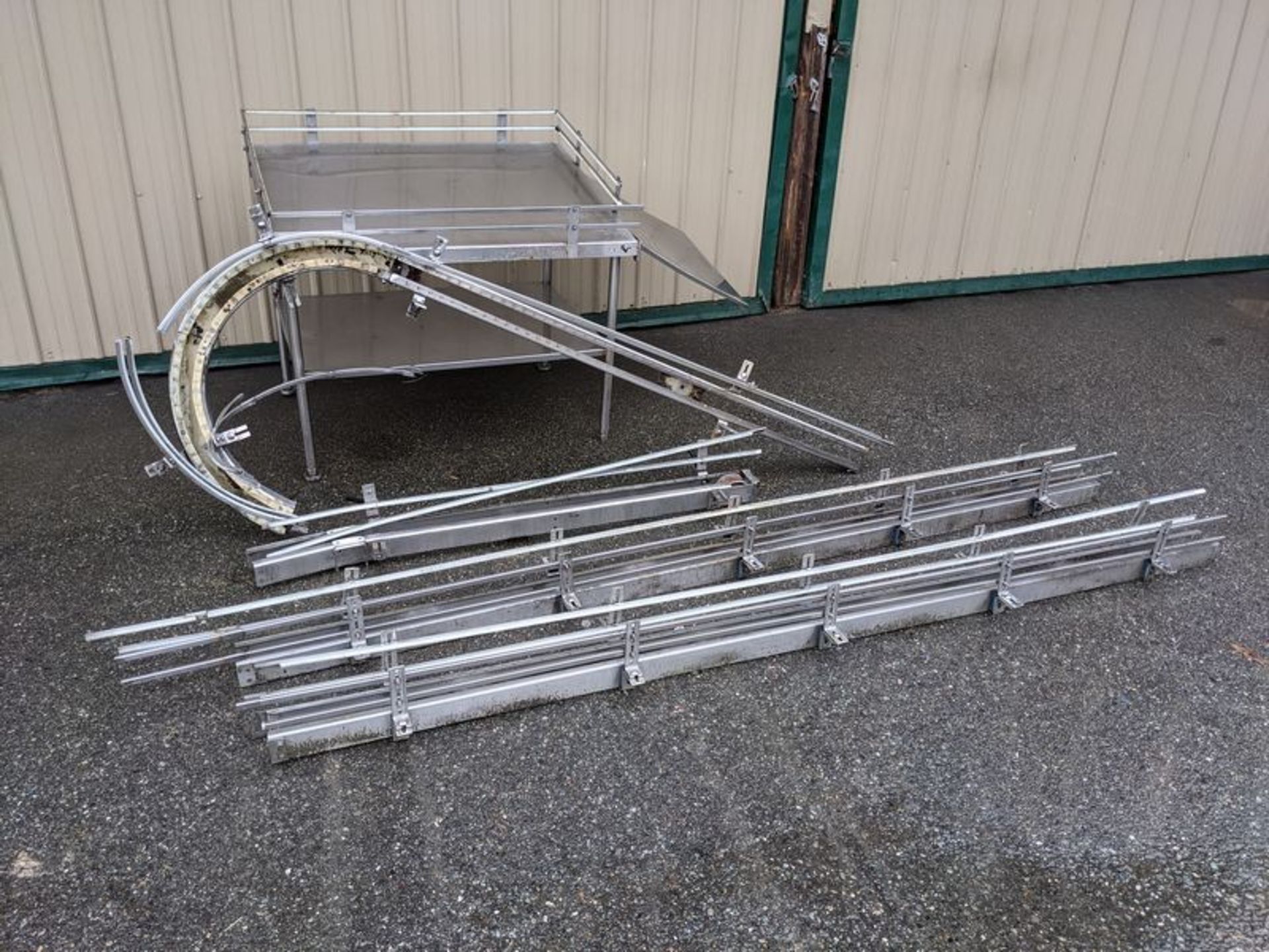 Bottle Sorting Table with Bottle Conveyors comes with 2 boxes of Tracking