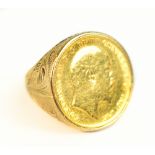 An Edward VII half sovereign set in a 9ct yellow gold ring with a bright cut foliate detail, size K,