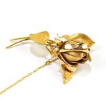 An 18ct yellow gold brooch in the form of a rose, approx 11.4g.