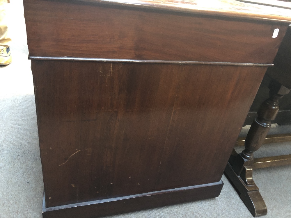 A mahogany twin pedestal desk with inset gilt tooled leather top above arrangement of nine - Bild 5 aus 6