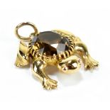 A 9ct yellow gold pendant in the form of a frog, length approx 2cm, approx 3.1g.