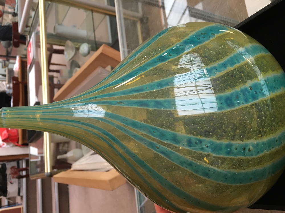 ERIC DOBSON FOR MDINA GLASS; an 'Onion' vase, internally decorated in the 'Sand & Sea' pattern, - Image 3 of 7