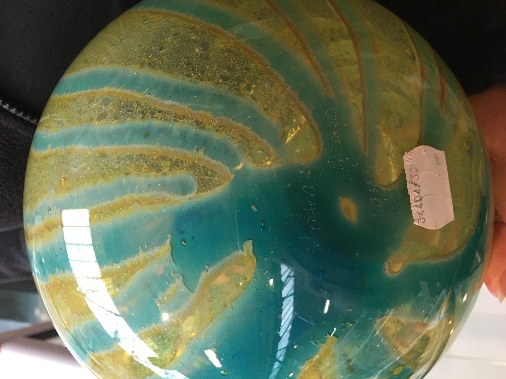 ERIC DOBSON FOR MDINA GLASS; an 'Onion' vase, internally decorated in the 'Sand & Sea' pattern, - Image 7 of 7