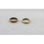 Two 22ct gold wedding bands (2).