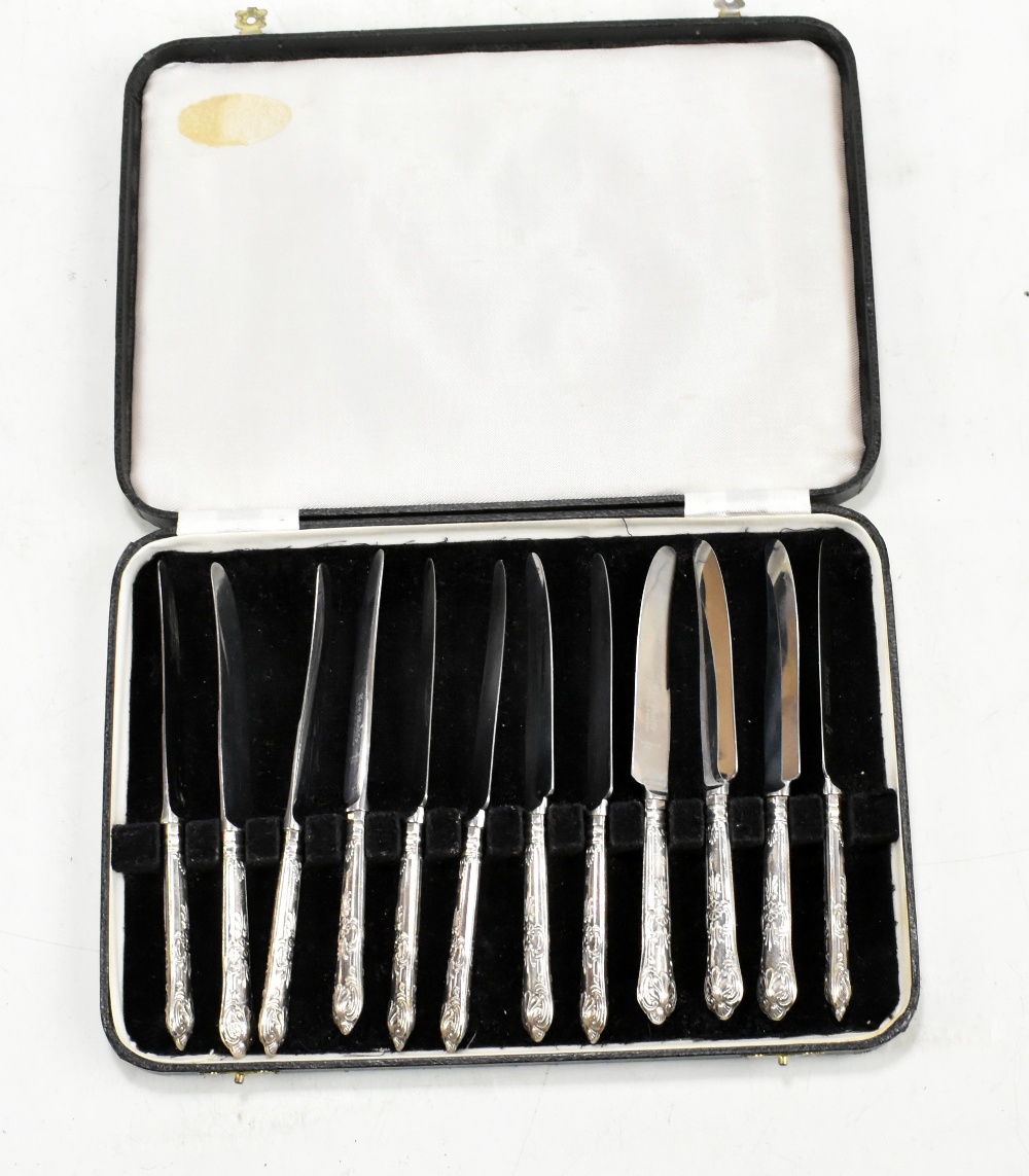 A set of twelve Elizabeth II hallmarked silver handled knives, Sheffield 1973.