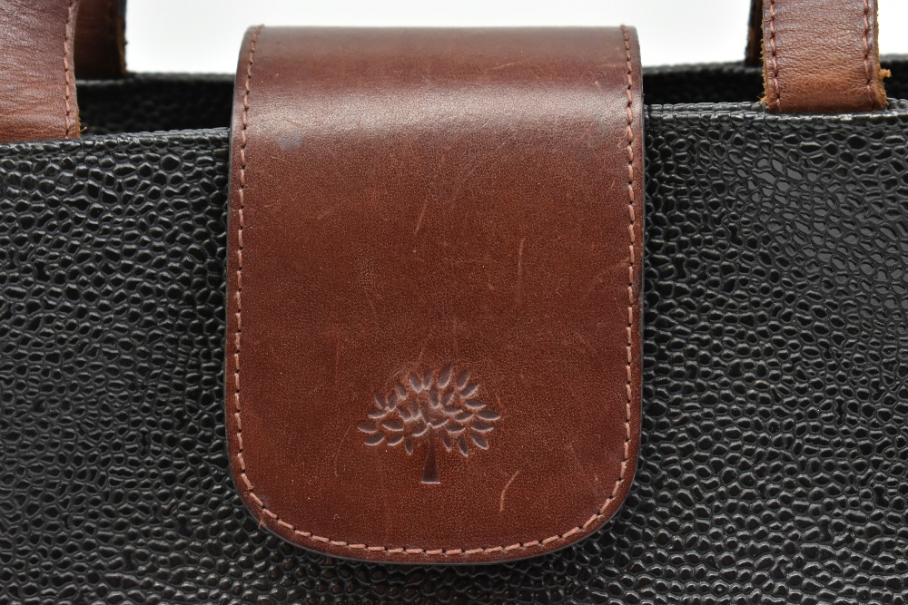 MULBERRY; a black and brown leather/Scotch grain handbag, with an adjustable cross body strap, and - Bild 3 aus 8