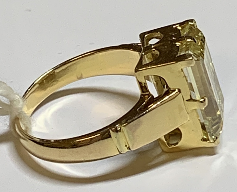 A good yellow metal diamond solitaire ring, the emerald cut stone weighing approx 7.3cts, in high - Image 3 of 6