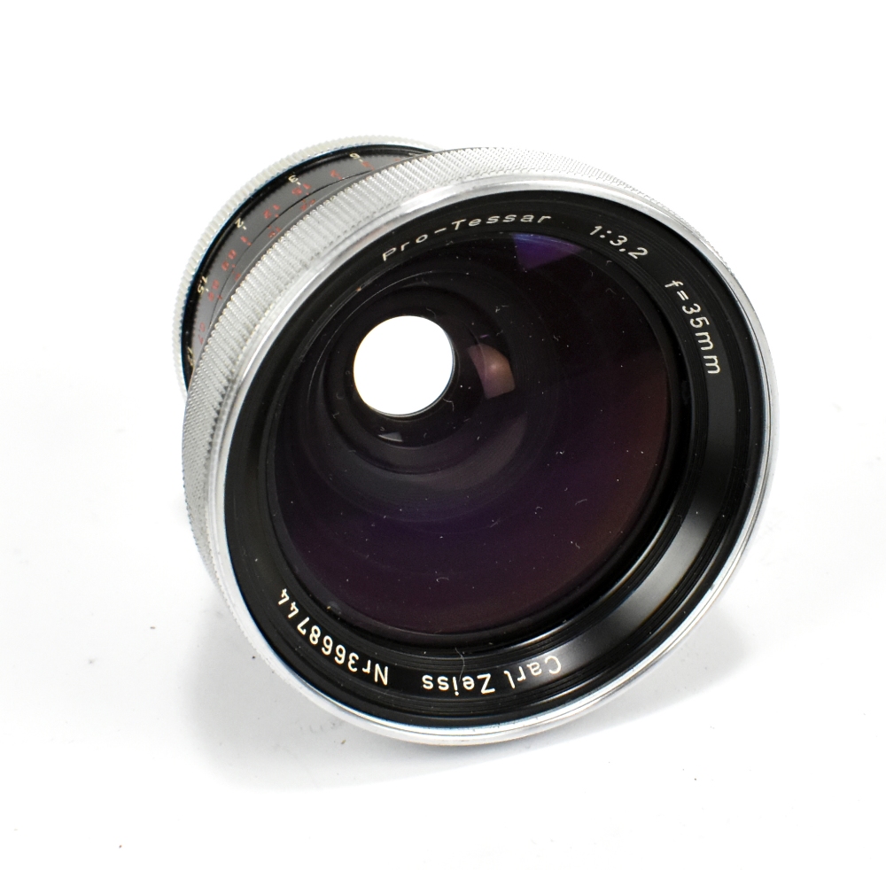 ZEISS; a Pro-Tessar 1:3,2 F=35mm lens, no.3668744, in fitted case.