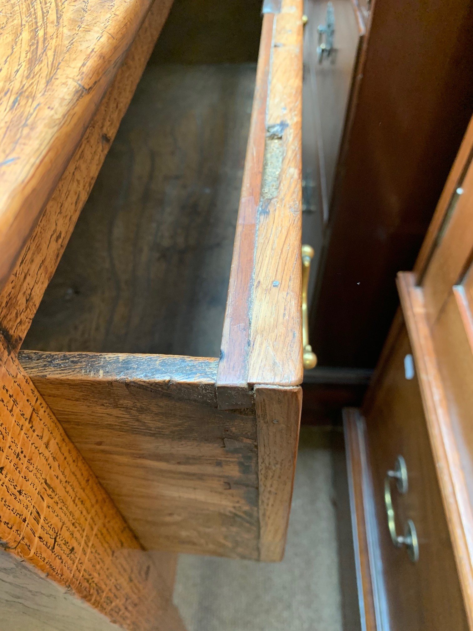 An 18th century oak dresser with plate rack back, the back with two thick shelves and two panelled - Image 5 of 5