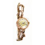 A 9ct yellow gold lady's vintage wristwatch on expandable strap.Additional InformationThere are no