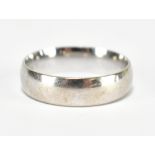 A 9ct white gold gentleman's wedding band, size U, approx 5g.