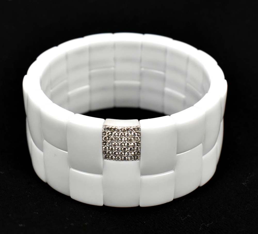 ROBERTO DEMEGLIO; a 'Domino' white ceramic and unmarked white gold diamond set expandable
