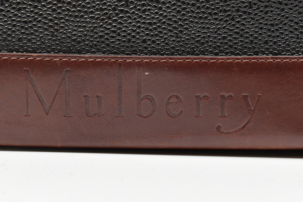 MULBERRY; a black and brown leather/Scotch grain handbag, with an adjustable cross body strap, and - Bild 2 aus 8