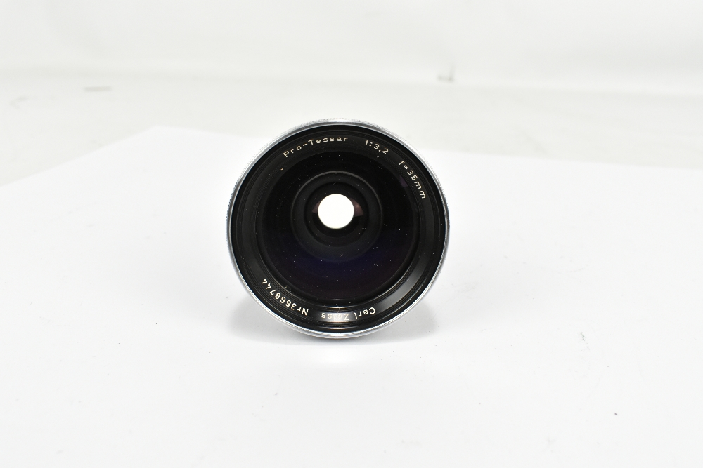 ZEISS; a Pro-Tessar 1:3,2 F=35mm lens, no.3668744, in fitted case. - Image 2 of 5