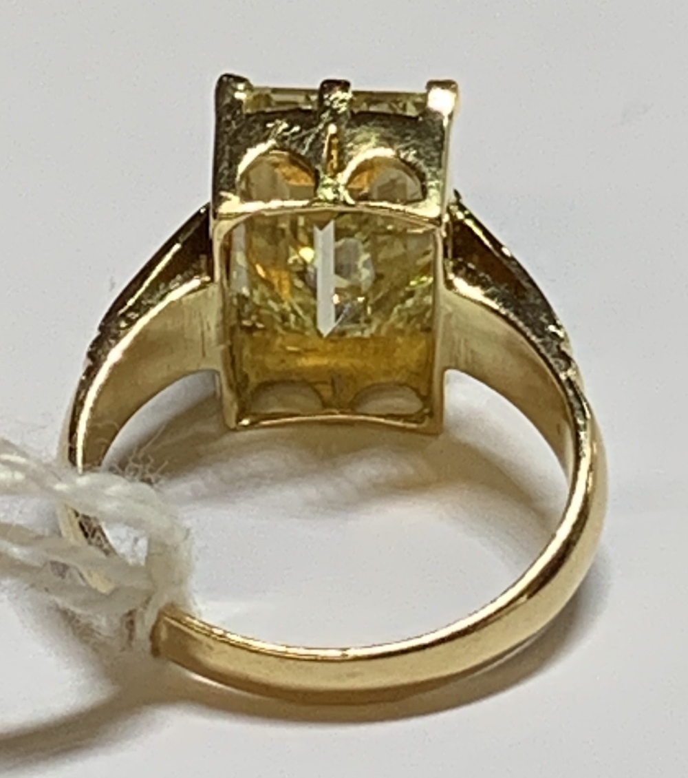 A good yellow metal diamond solitaire ring, the emerald cut stone weighing approx 7.3cts, in high - Image 4 of 6