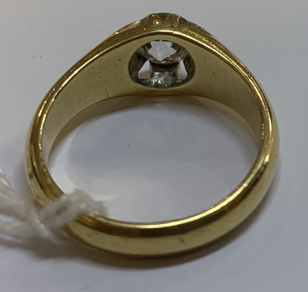 A good 18ct yellow gold diamond solitaire gentleman's ring, the oval cut diamond weighing approx 1. - Image 2 of 5