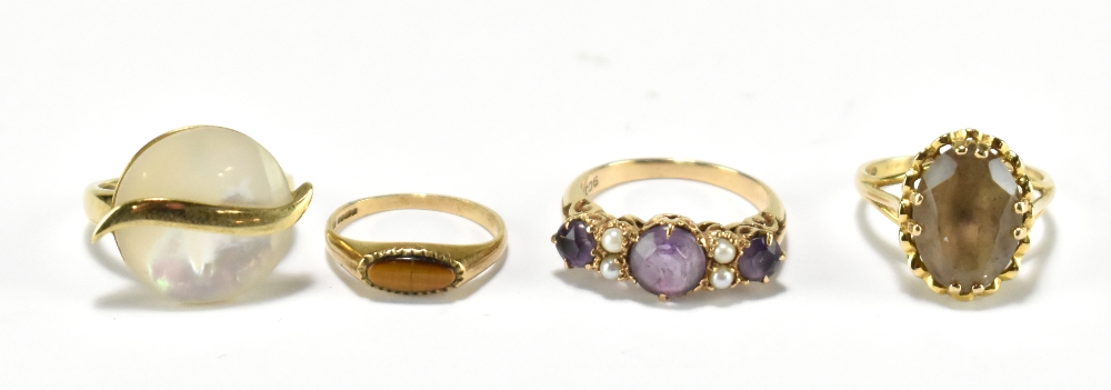 Four 9ct yellow gold dress rings, various sizes, combined 13g.