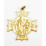 A 9ct yellow gold cruciform medal inscribed '1914 1918' to obverse and 'Prisoner of War Newport is